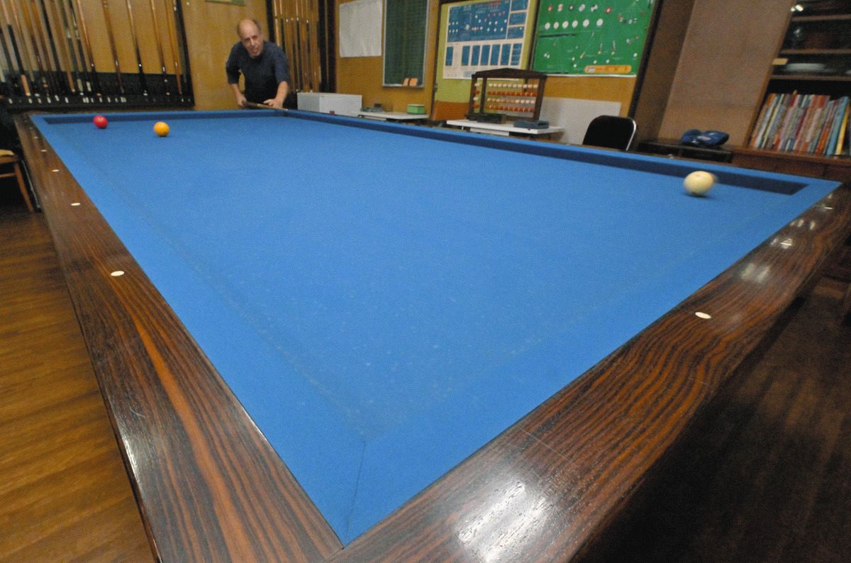 日本最古級「山崎ビリヤード」がひっそり復活 ウワサを聞いて訪れた