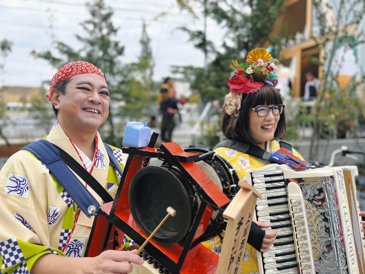 チンドンで市民を笑顔に 上尾市職員が活躍 「自分らしく生きて」伝え 