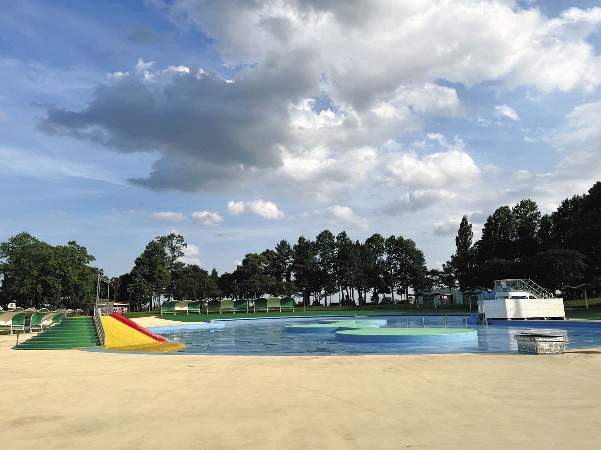 水着撮影の「聖地」とされる埼玉県営のしらこばと水上公園プール＝越谷市で