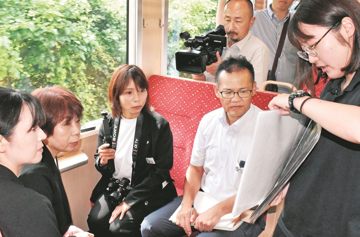 激震と津波の恐怖「語り部列車」で伝える のと鉄道乗務員らフラッシュ