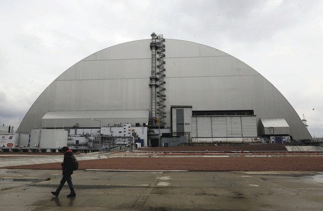 ソ連時代に事故を起こしたチェルノブイリ原発＝2021年4月撮影（AP）