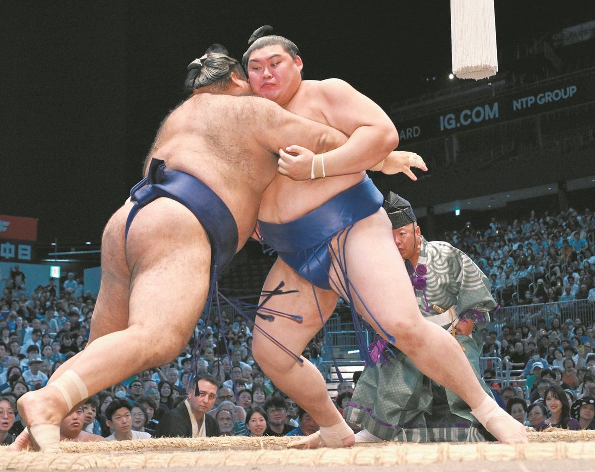 大の里、横綱のプライド見せた 連敗回避の7勝目 「すべてよくなかった