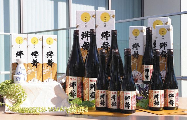 ４７都道府県、２１１地域の米が使用されている日本酒「絆舞」＝東京都大田区の羽田イノベーションシティで