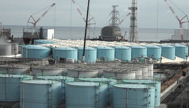 大型タンクが立ち並ぶ東京電力福島第一原発の構内＝1月18日、福島県大熊町で
