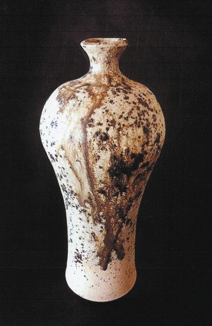 人物と楽器のデザイン陶器　作家　陶芸家　アンティーク　美術品　壺　芸術品 正晴堂 彫金花器『吉祥夫婦鶴』 - 国内外の優れた伝統工芸品