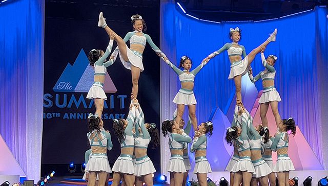 川崎市内拠点チア「バンビーズ」 市長に世界大会V報告：東京新聞デジタル