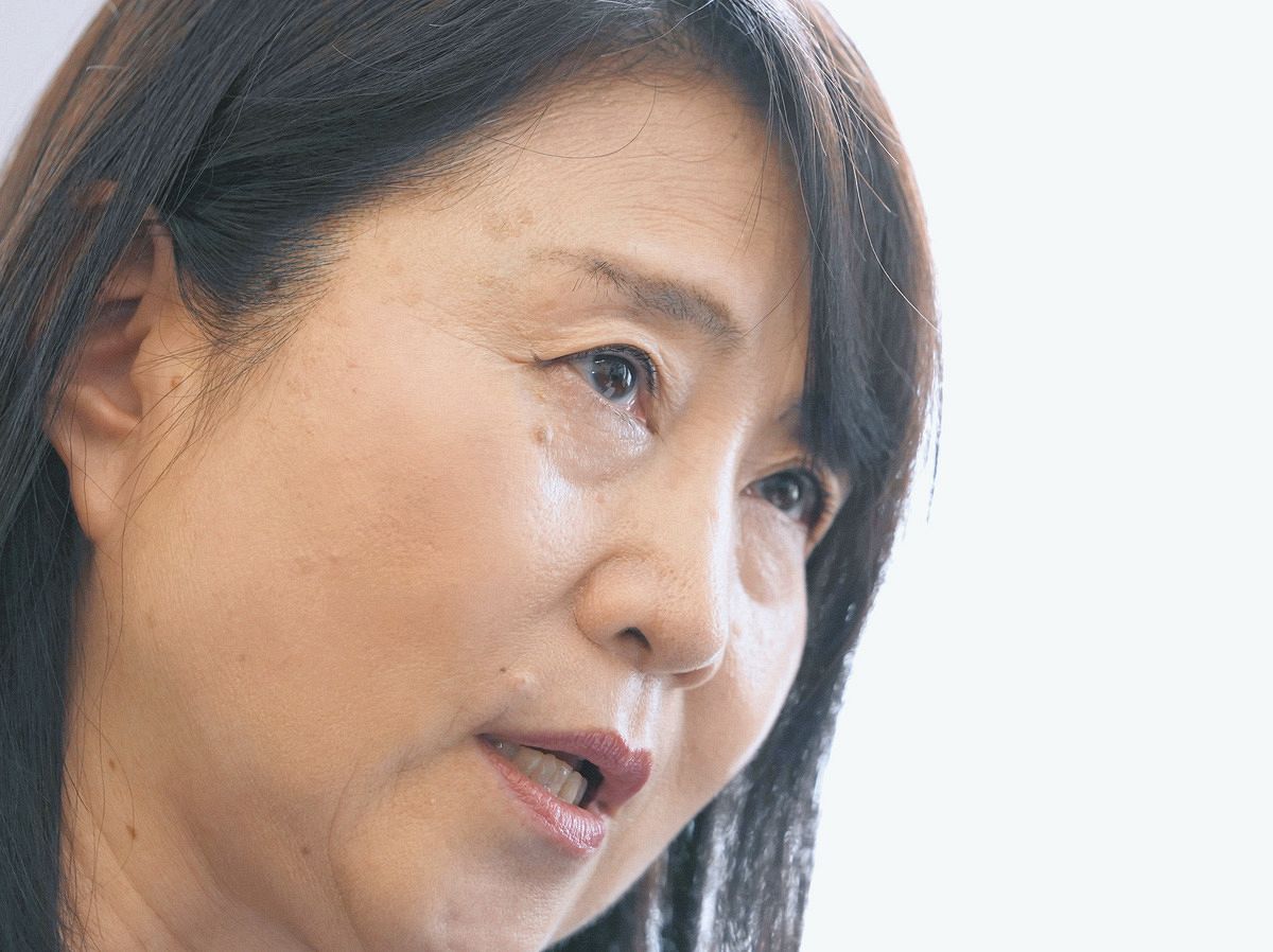 男女の賃金格差などについて話す矢田稚子首相補佐官