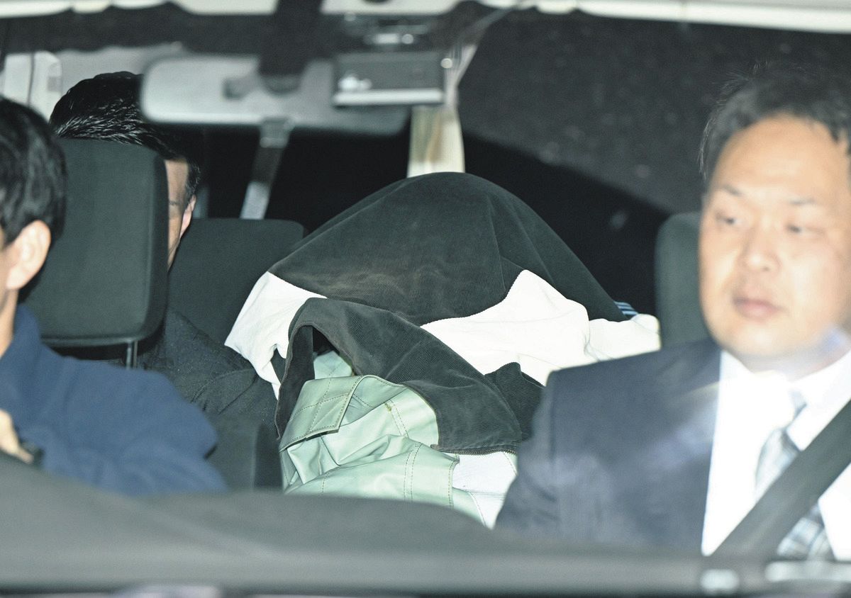 足立 逮捕