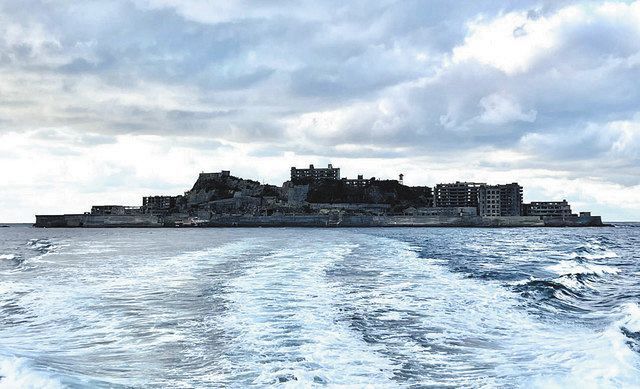 長崎の軍艦島。１００年以上前、最先端技術で整備されました