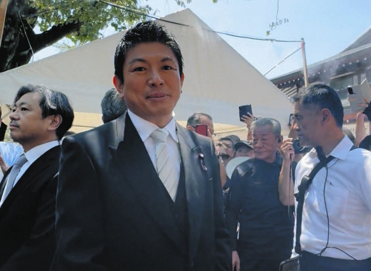 東京新聞のニュース記事「参政党88人が靖国神社参拝 神谷宗幣代表「首相も参拝を」 では、3代続けて参拝していない天皇陛下は?」の画像
