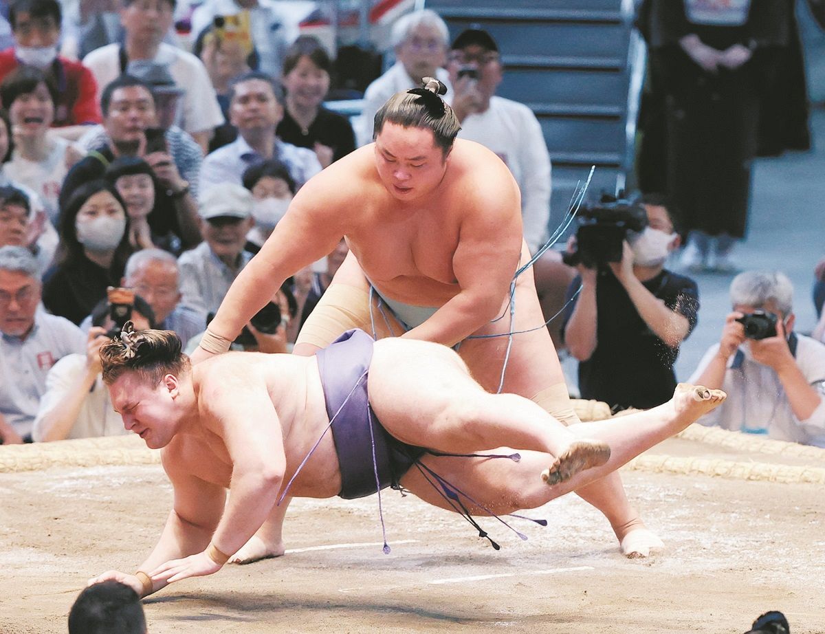 琴勝峰が13勝2敗で初優勝 けがの功名で身についた「引かない相撲」 次 