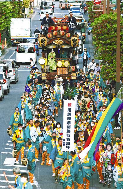 市内を曳かれる仙波町の山車