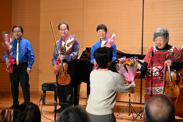 本紙連載「おんじゅく日記」出版 バイオリン奏者・黒沼ユリ子さん