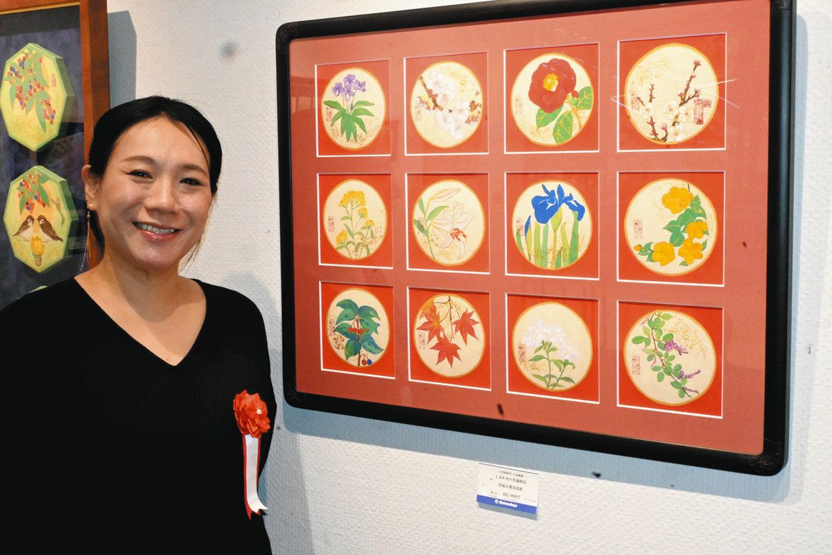 赤映える和紙の四季の花 小笠原明代さん個展 来月3日まで上野：東京