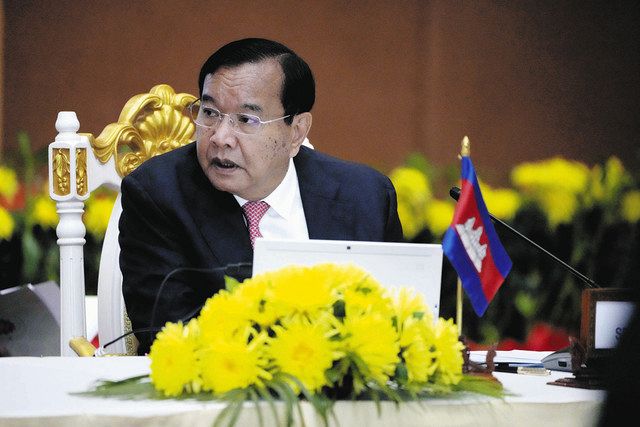 6日、カンボジアのプノンペンで開催されたミャンマーへの人道支援に関する協議会で発言するカンボジアの副首相兼ASEAN特使のプラク・ソコン氏（AP）