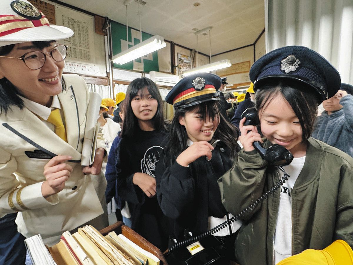 鉄道電話や日付印字機、閉塞機…触って動かして旧国鉄の旅へ 足利・山前の木造駅舎に博物館：東京新聞デジタル