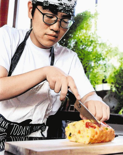 最優秀賞を獲得した小林玄弥さん＝伊東市で（同市提供） 