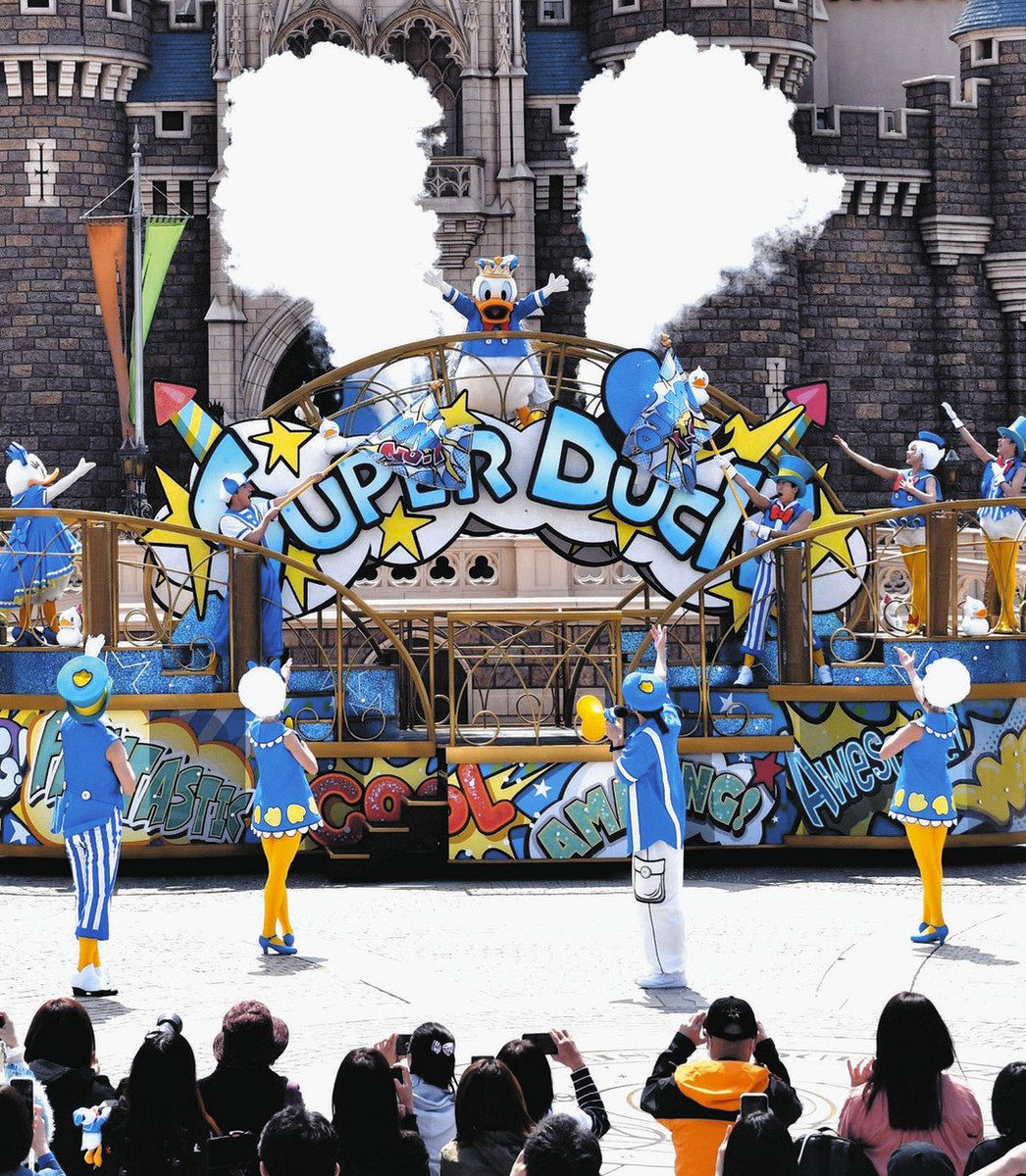 ドナルドとダッフィーが主役に！ TDLで来月30日までパレード TDSでは