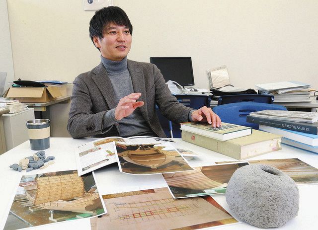 考古学の研究から「遣唐使船の外壁は確実に鎧張りだった」と話す東海大講師の木村淳さん=静岡市清水区の東海大で(立浪基博撮影)