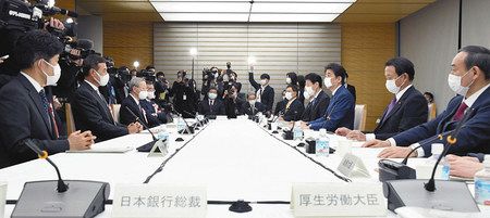 新型コロナ 三密対策 やっと首相もマスク 閣僚分散 座席に距離 東京新聞 Tokyo Web