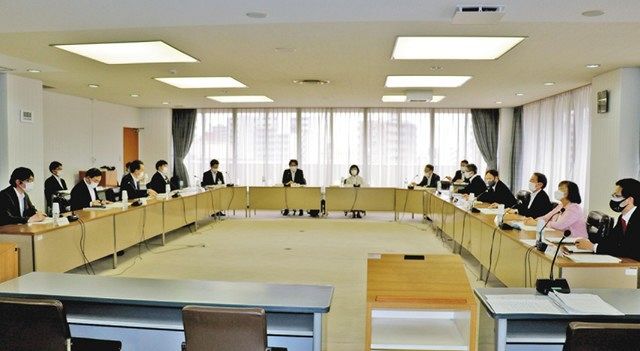 松戸市議会の議会運営委員会。原則市民は傍聴できないが、陳情を行った場合、関連部分の審議は傍聴できる 