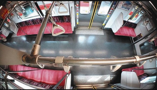 東急電鉄が車両内に設置した防犯カメラに映るイメージ
