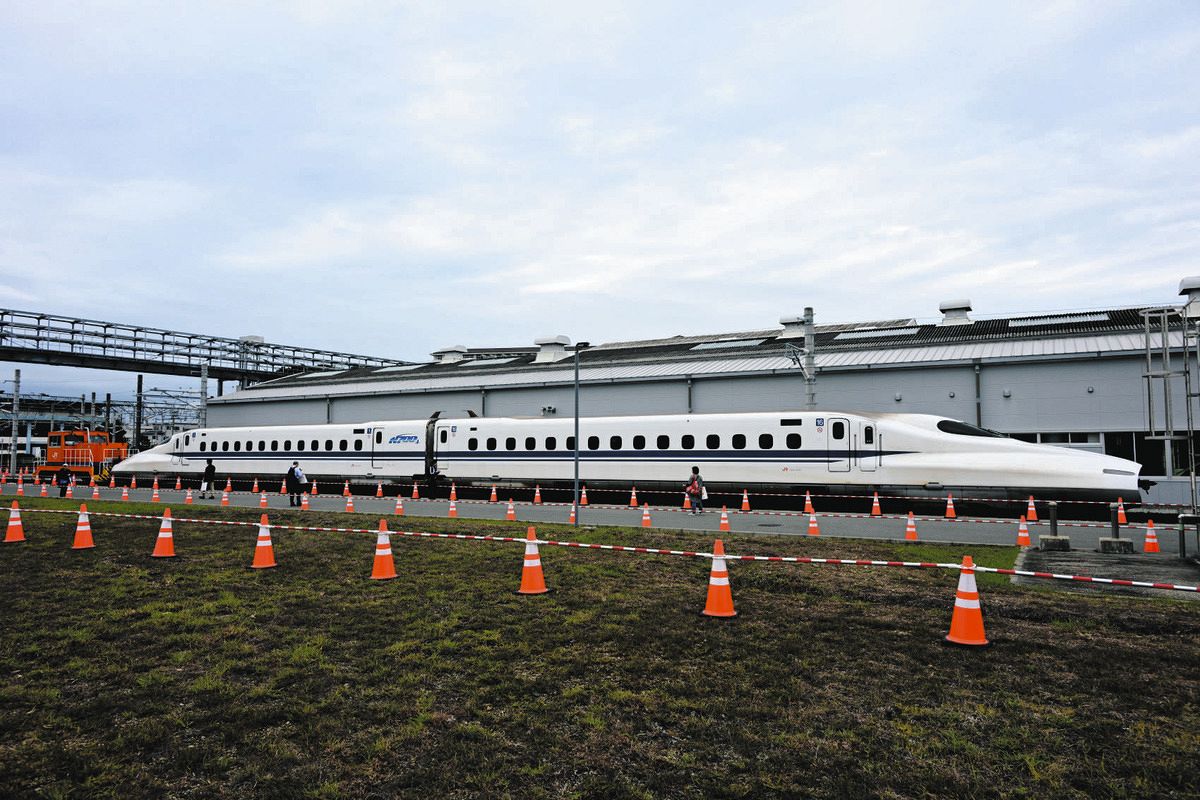 国鉄浜松工場 新幹線旅客電車 全般検査100編成出場記念写真 43.8.30 国鉄浜松工場 新幹線旅客電車 全般検査100編成出場記念写真 43.8.30 国鉄