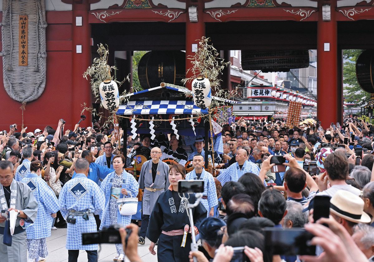 高速 割引 2024 東日本 華やか！ 三社祭に外国人観光客も大喜び「白鷺の舞が美しい コレクション