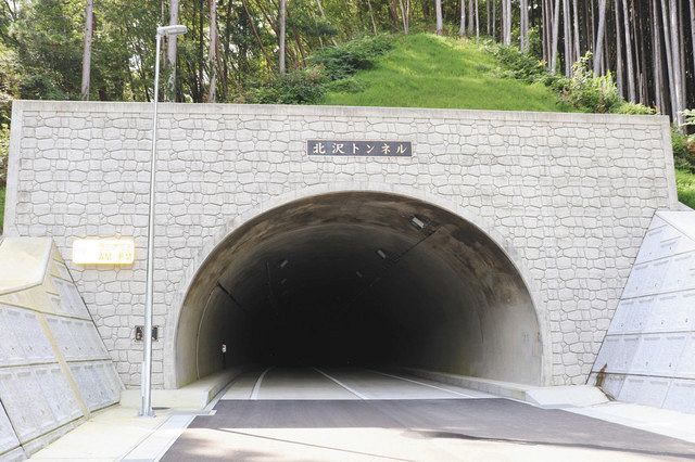 ２３日に開通する「北沢トンネル」＝常陸太田市で
