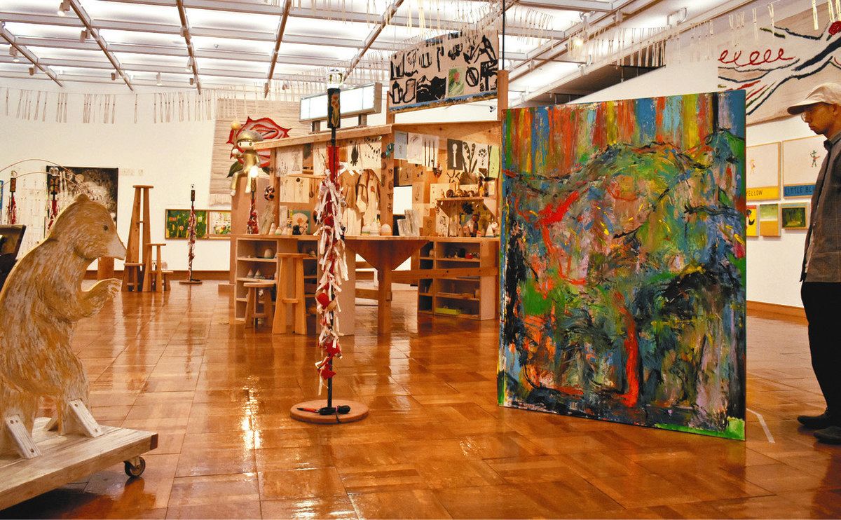世界を遊び心で作品に 千葉市美術館で荒井良二さん巡回展 巨大