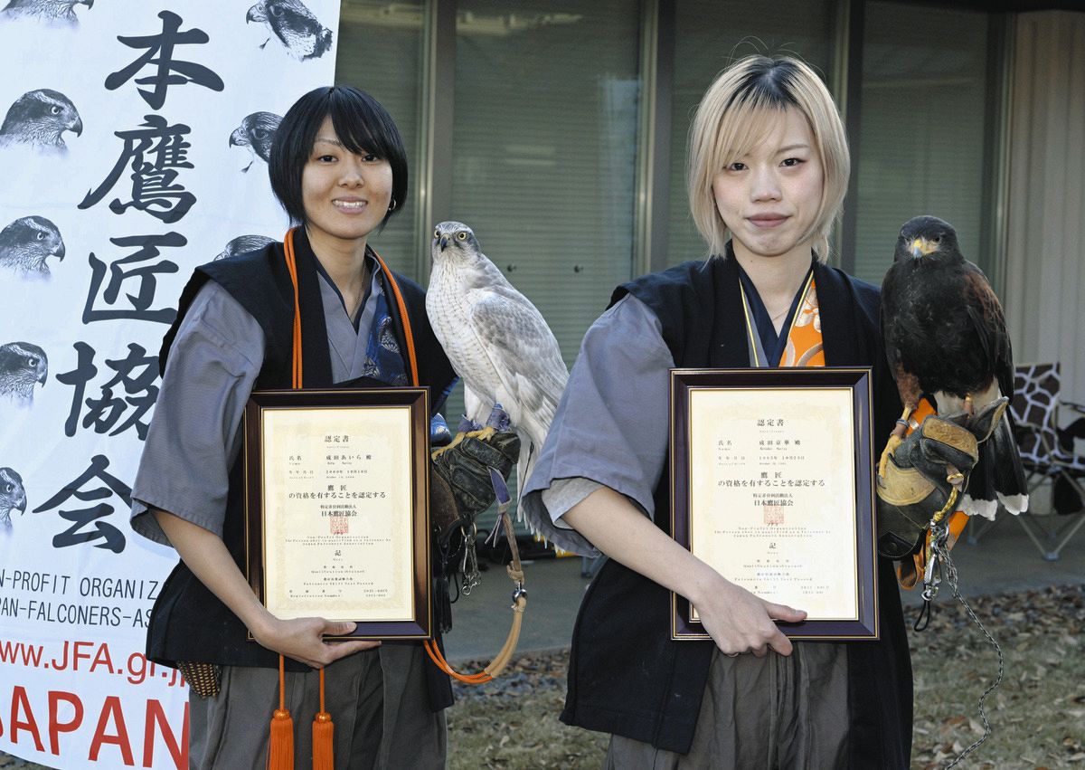 埼玉に「鷹匠」姉妹がいた 伝統のタカ狩り技、ショーや鳥害駆除で活躍