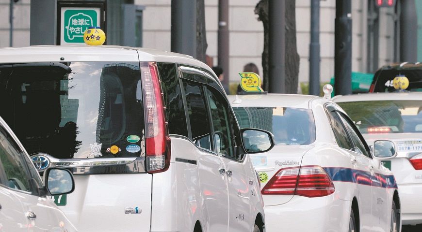 インボイスに個人タクシー業界が粛々と登録…でも運転手たちは悲痛な