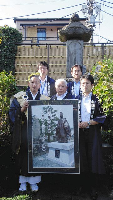 駒込の墓前に名誉挽回報告 領地だった静岡・牧之原 意次の銅像建立