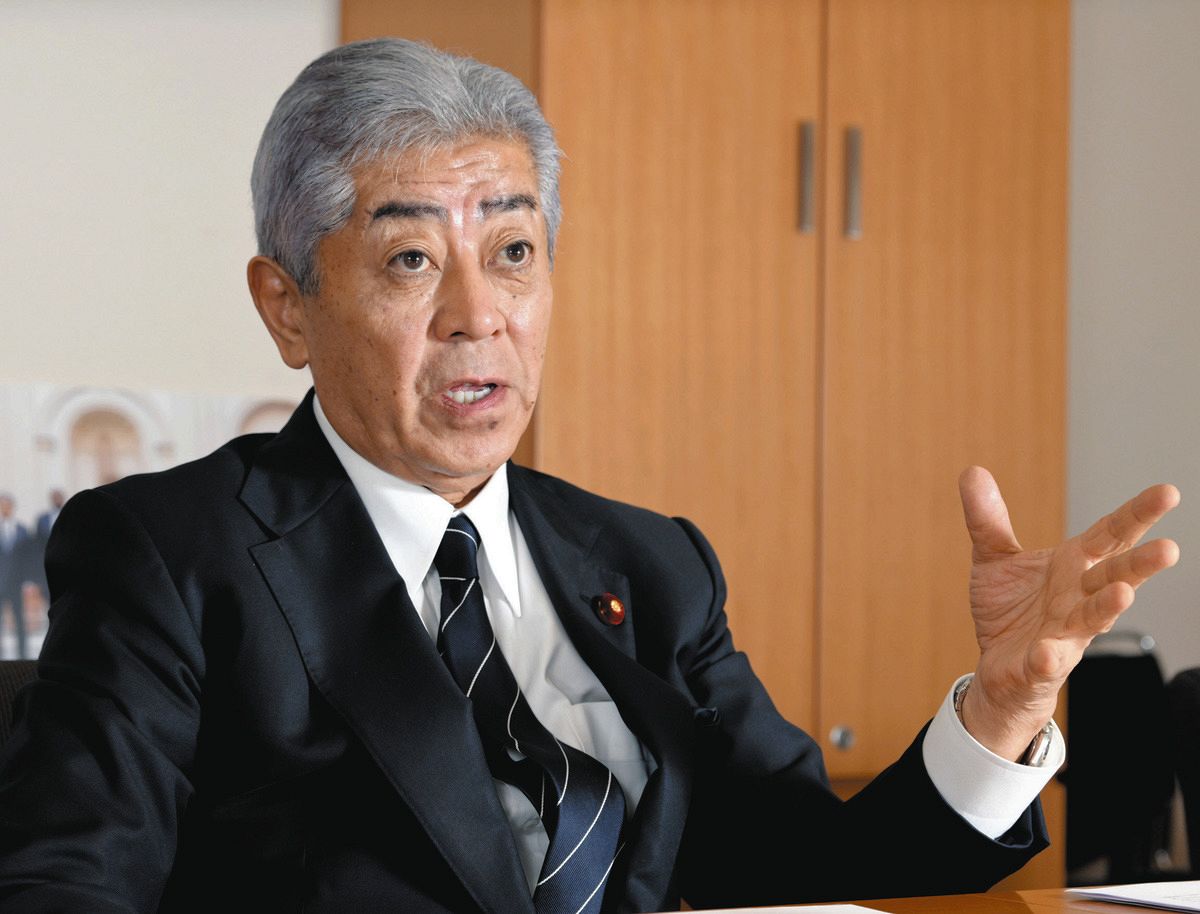 9月に日本国際貿易促進協会会長として訪中し、何立峰副首相や王毅外相と会談した内容について話す岩屋毅前外相＝国会で（中村千春撮影）