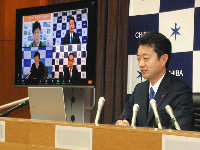 熊谷知事（手前右）ら首都圏１都３県の知事たちはテレビ会議で共同歩調を確認した＝２０日、県庁で
