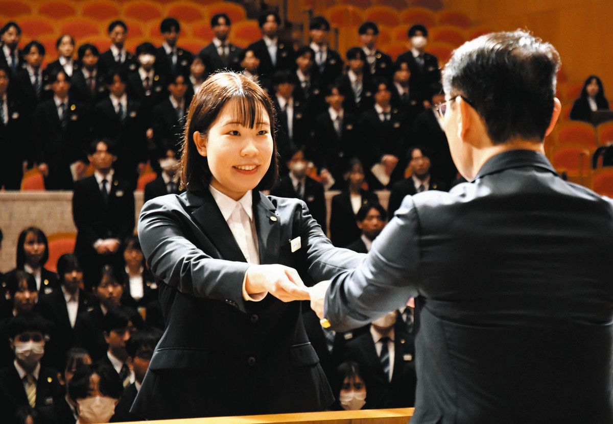 「県民の声に耳傾ける」　入庁444人に辞令　埼玉県職員就任式：東京新聞デジタル