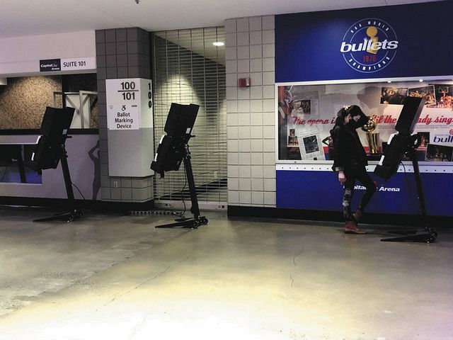 コロナ禍の投票所は異様な静けさ 暴動警戒で多くの店が臨時休業 アメリカ大統領選 東京新聞 Tokyo Web