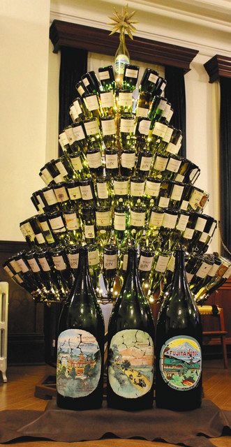 ワインボトルのツリー 箱根・富士屋ホテルに登場：東京新聞デジタル