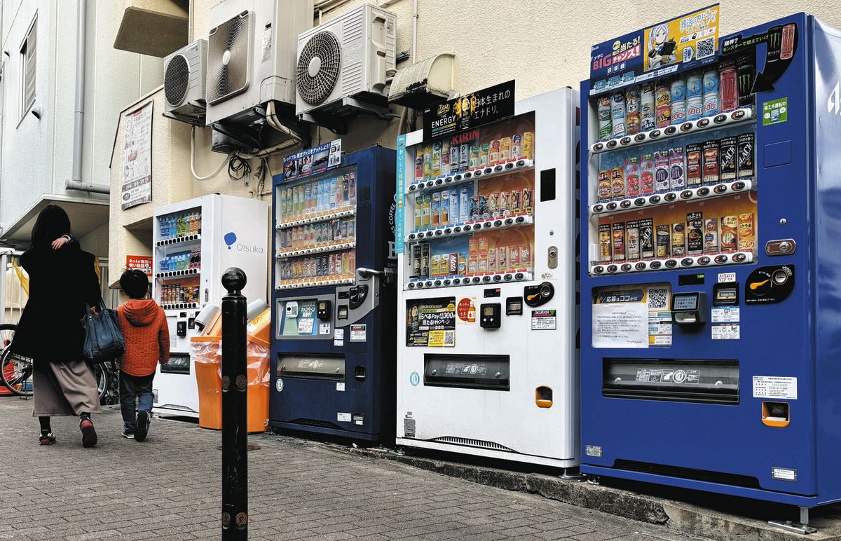ペットボトル200円時代…「自動販売機」は生き残れるのか プロの勘に 