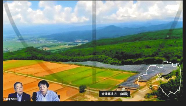 バーチャルツアーで現地の動画をバックに解説する千葉さん（左）と米澤さん（右）