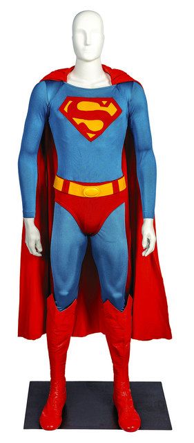 DC展 スーパーヒーローの誕生 コスチュームの魅力（1） 「スーパーマン」クリストファー・リーヴ着用コスチューム：東京新聞 TOKYO Web