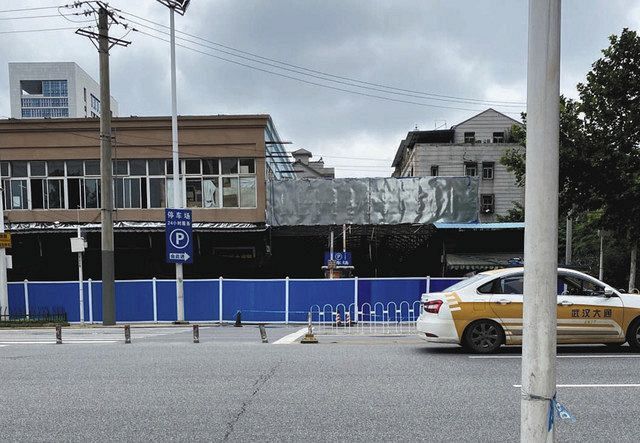 13日、中国湖北省武漢市で、最初の集団感染が発生し封鎖された華南海鮮卸売市場