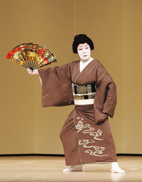 花に舞い踊る＞菊 秋の夜長のみやびな宴：東京新聞デジタル