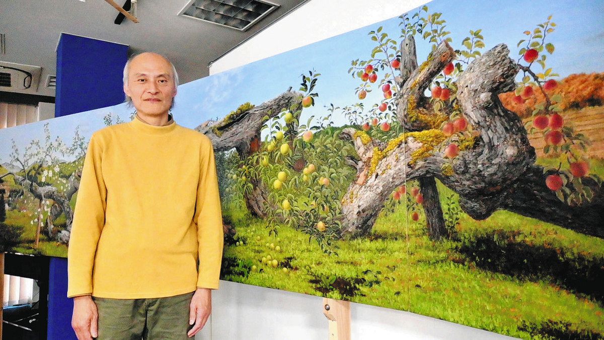 リンゴの古木の春夏秋冬 日野の画家・阿部さん、絵巻風に 15日まで港区