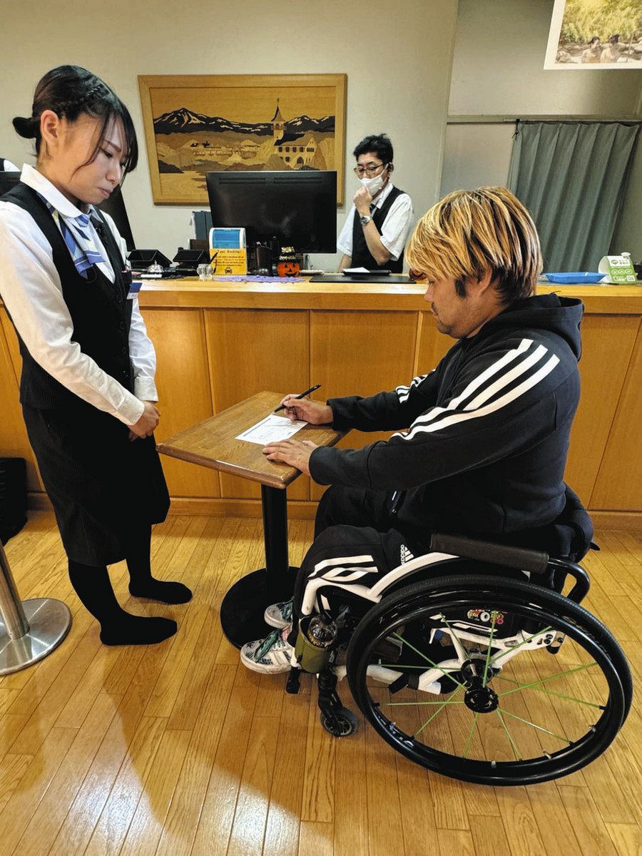 クレヨンしんちゃん 突か ぶりぶりざえもん サイドテーブル