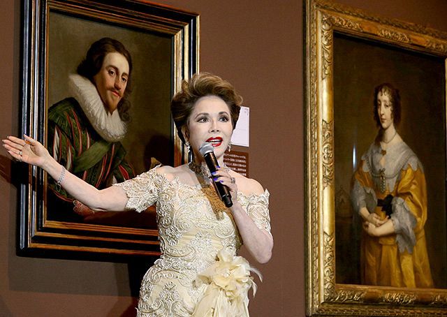 デヴィ夫人 歴史への理解深まる 上野の森美術館で ｋｉｎｇ ｑｕｅｅｎ展 東京新聞 Tokyo Web