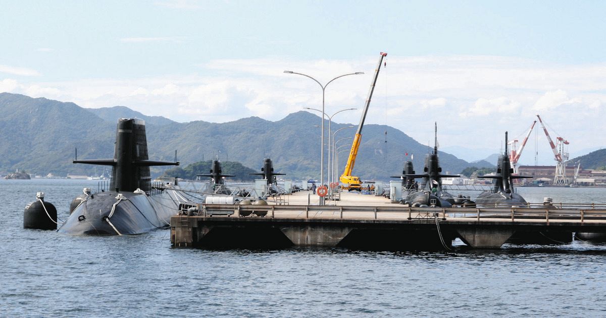 停泊する海上自衛隊の潜水艦＝広島県呉市で（宮畑譲撮影）