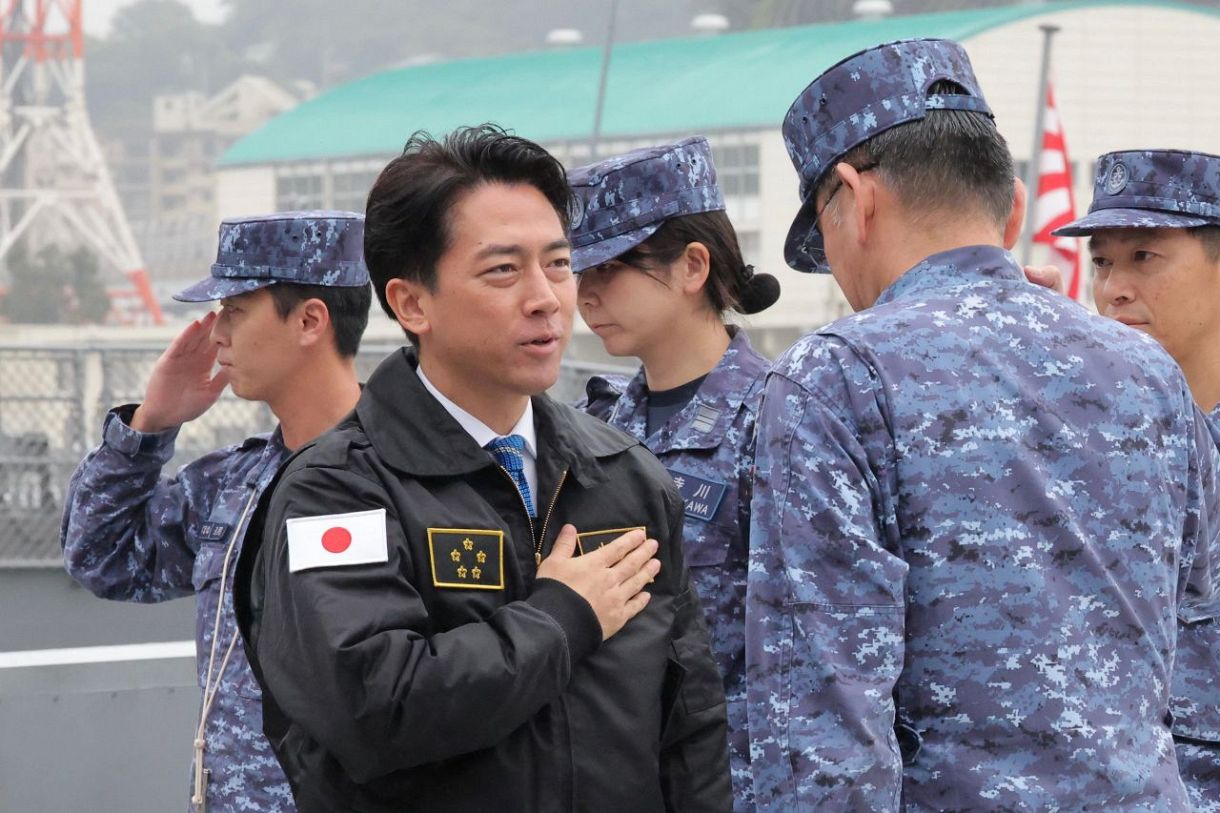 小泉防衛大臣「兵器トップセールス」前のめり 「共同開発」抜け穴に