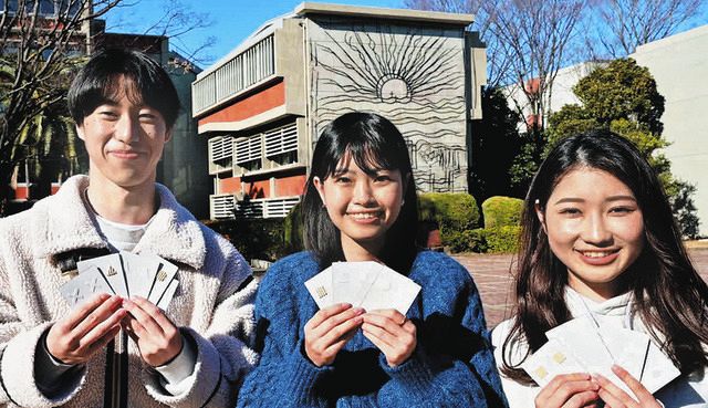 タッチャレを開発した（左から）市川雄大さん、田中なつ子さん、中山絵里加さん＝いずれも名古屋市昭和区の南山大で