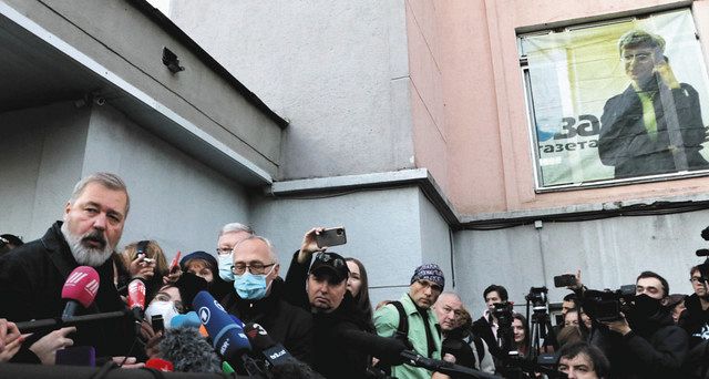 暗殺された同僚らに与えられるべき賞 ノーベル平和賞のムラトフ編集長 会見で反政権方針貫く決意 東京新聞 Tokyo Web